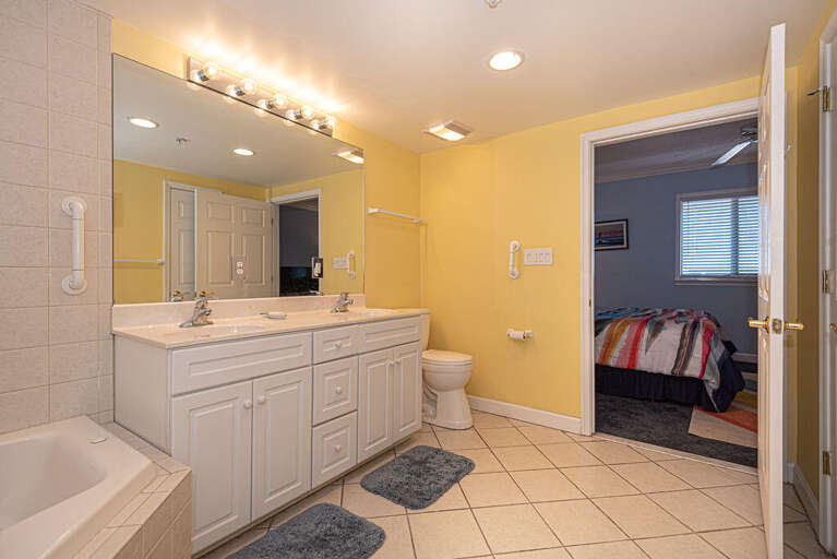 Master Bathroom Unit 203 Master Bathroom Unit 203