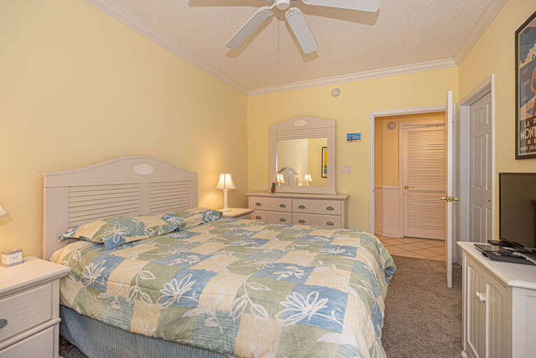 Queen Bed Unit 201 Queen Bed Unit 201