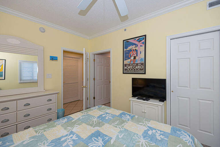 Queen Bed Unit 201 Queen Bed Unit 201