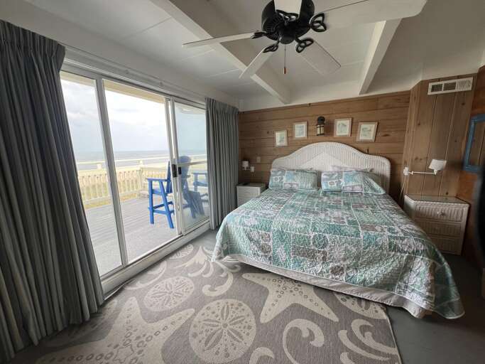 3nd floor Oceanfront MBR with a private deck 3nd floor Oceanfront MBR with a private deck