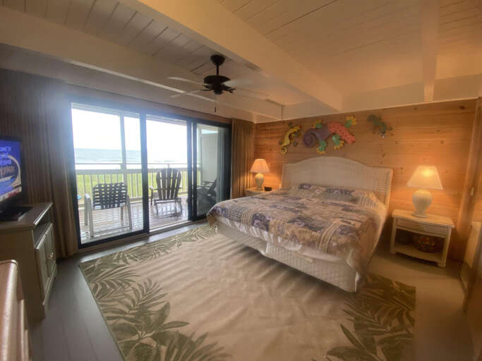 2nd floor Oceanfront MBR with a private deck