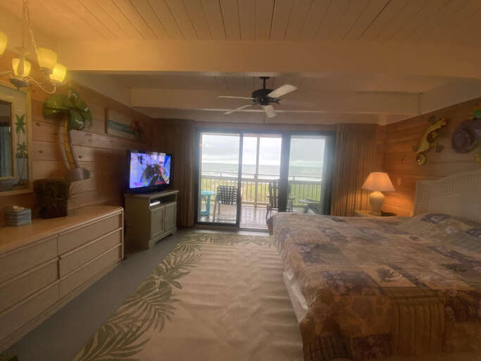 2nd floor Oceanfront MBR with a private deck