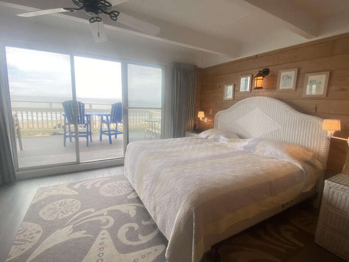 3nd floor Oceanfront MBR with a private deck