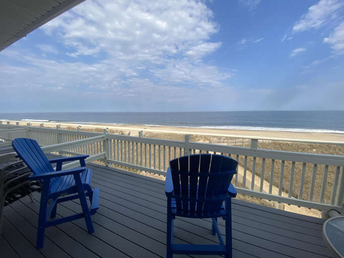 Private deck 3rd floor MBR