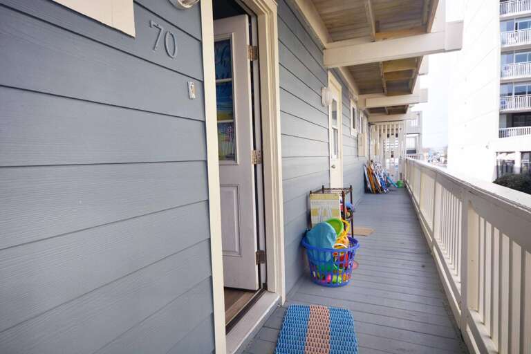REAR-WALKWAY-TO-UNIT REAR-WALKWAY-TO-UNIT
