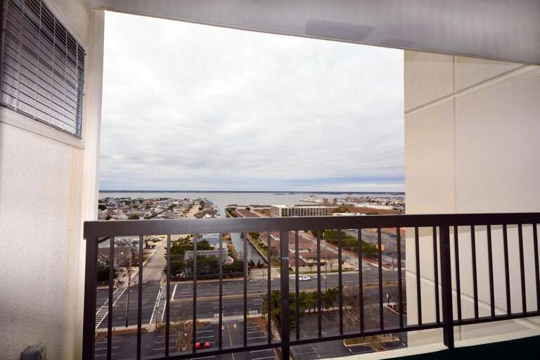 REAR-BAYSIDE-BALCONY