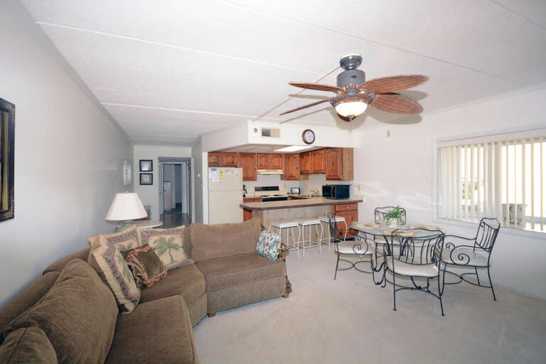 La Mirage 501 Living-Area