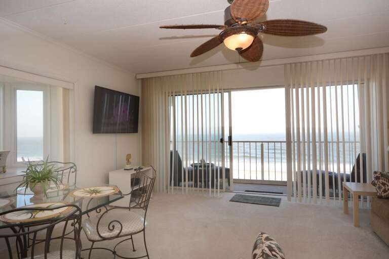 La Mirage 501 Living-Area