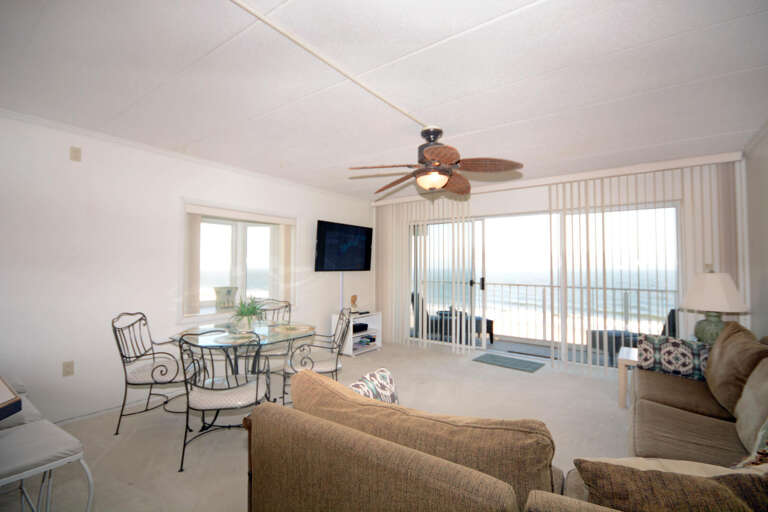 La Mirage 501 Living-Area