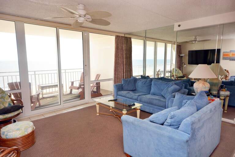 Carousel 1011 Living room area