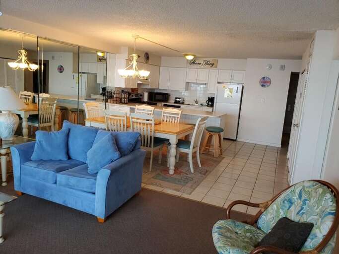 Kitchen/Dining area - Carousel 1011