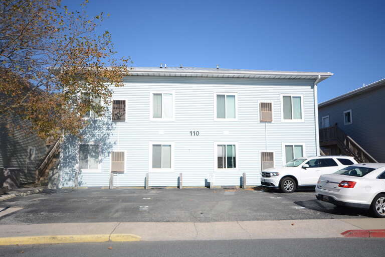 Balmoral Cove building