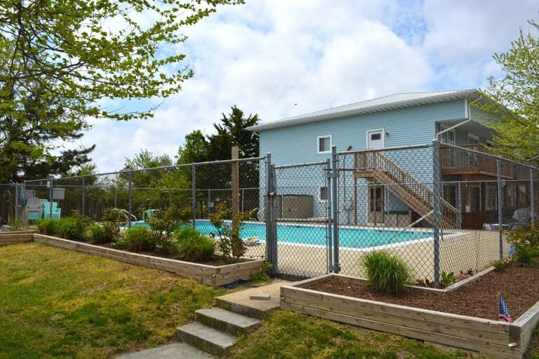 CONDO-POOL-ON-JAMESTOWN-R