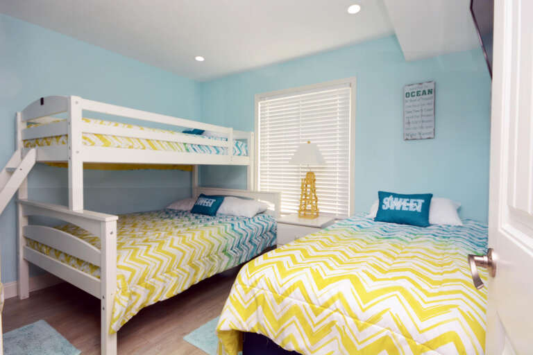 PYRAMID-BUNK-AND-DOUBLE