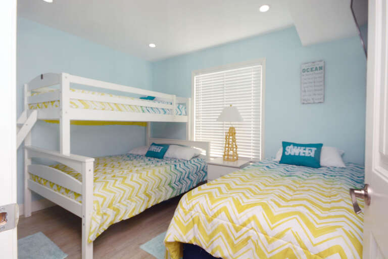 PYRAMID-BUNK-AND-DOUBLE