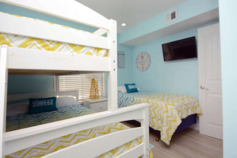 PYRAMID-BUNK-AND-DOUBLE