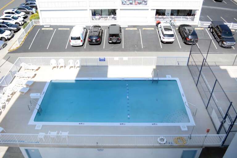 OUTDOOR-POOL