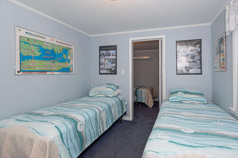 2nd BR with Two Twin Beds