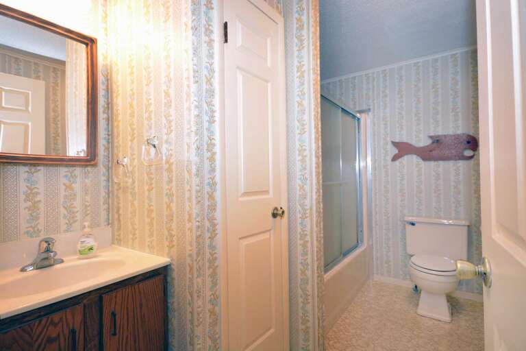 BATHROOM BATHROOM