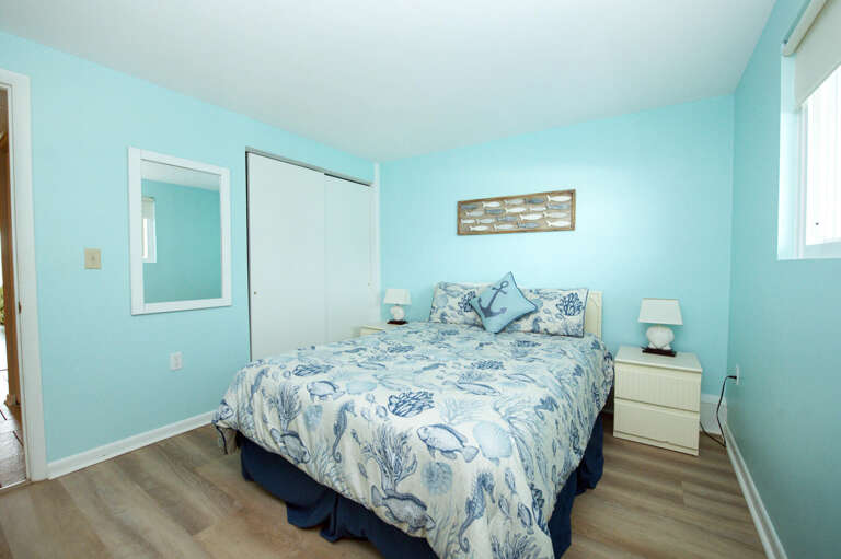 QUEEN-BEDROOM QUEEN-BEDROOM