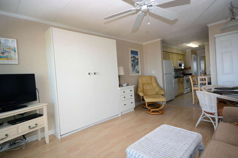 OCEAN PLACE 212. LIVING AREA