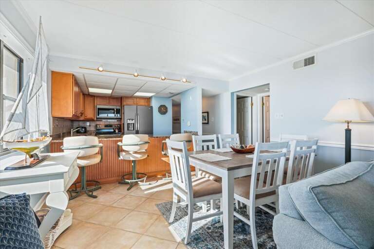 Amber Waves 500- Dining Area