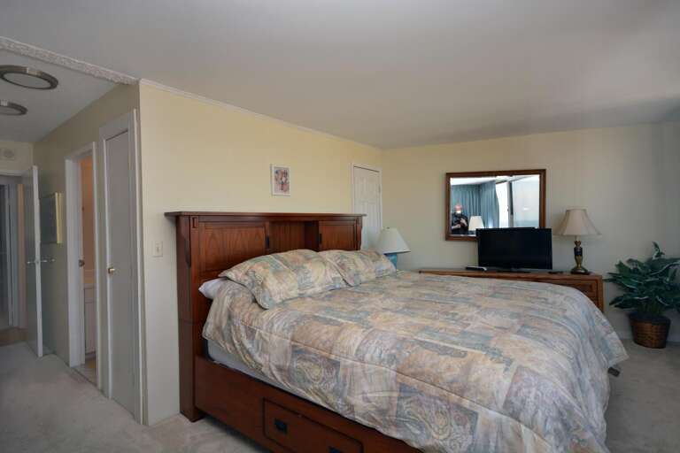 KING-BEDROOM KING-BEDROOM