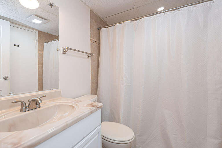 BATHROOM-ATTACHED-TO-MASTER-BR