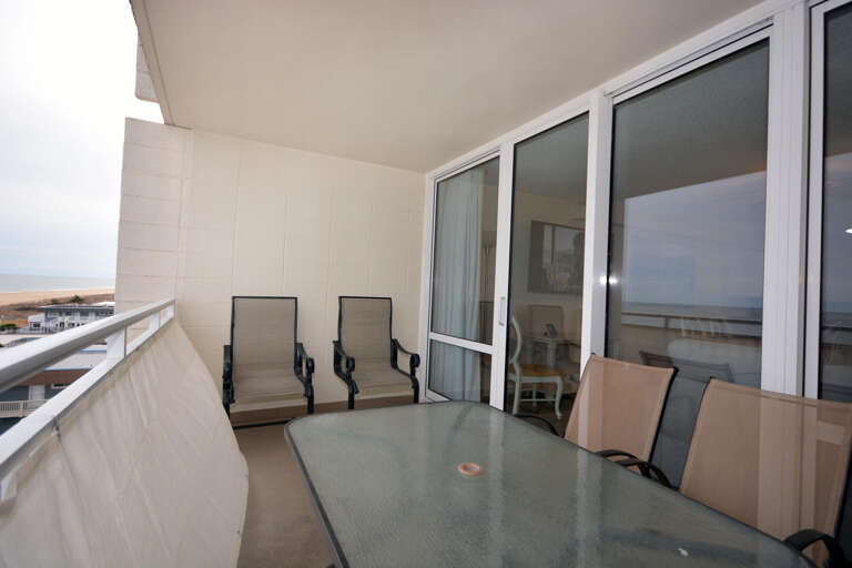 OCEANFRONT-BALCONY