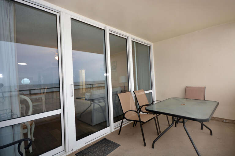 OCEANFRONT-BALCONY