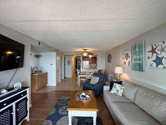 OCEANA II 706-LIVING-AREA