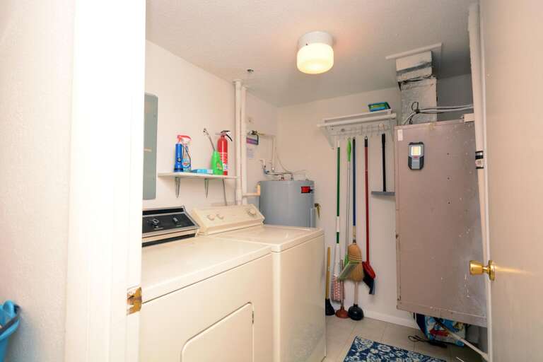 LAUNDRY-ROOM