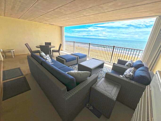 OCEANFRONT-BALCONY