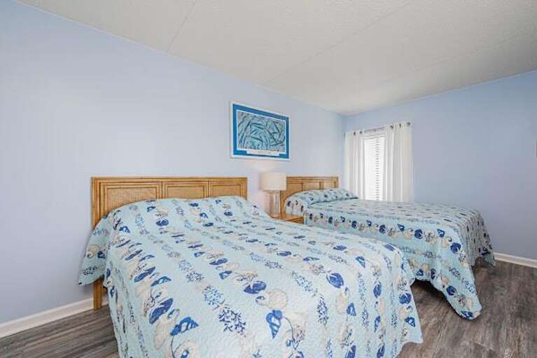 DOUBLE-AND-QUEEN-BEDROOM