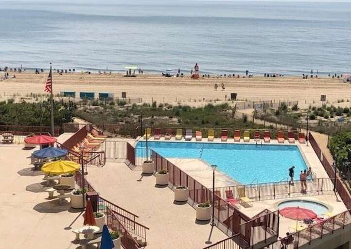 OCEAN-FRONT-OUTDOOR-POOL