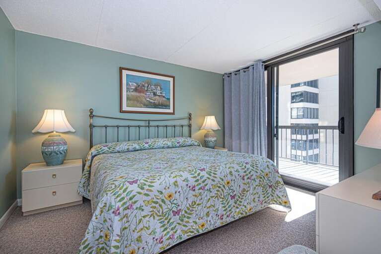MASTER BR-KING BED MASTER BR-KING BED