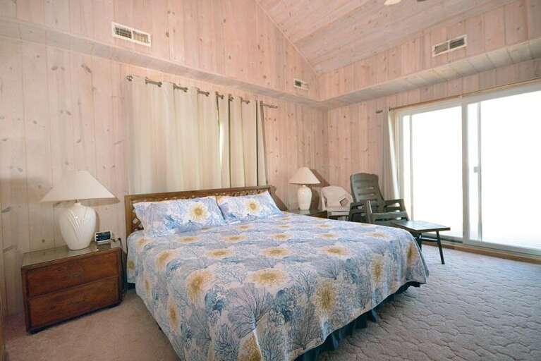 KING-TOP-FLOOR- MASTER-BEDROOM