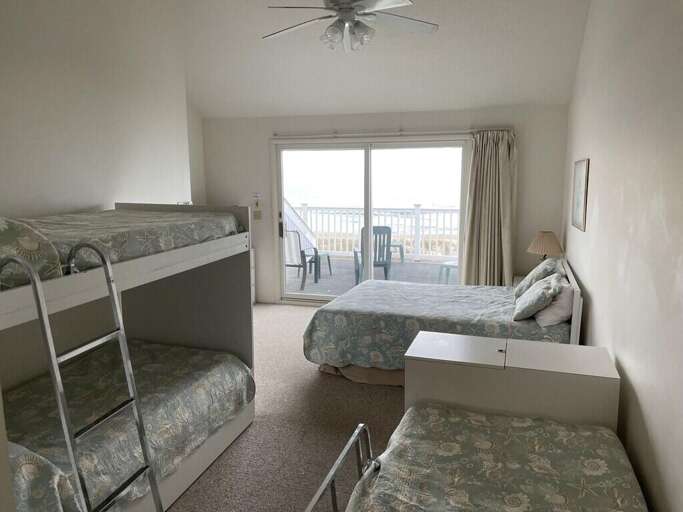 TOP-FLOOR-BEDROOM-WITH-OCEAN-FRONT-DECK
