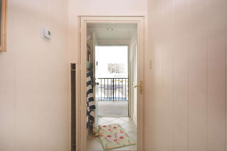 ENTRY-HALL-WITH-STORM-DOOR