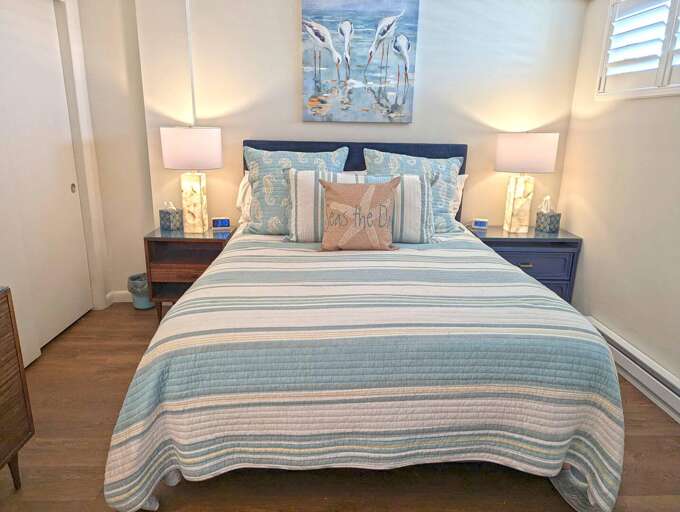 QUEEN-BEDROOM QUEEN-BEDROOM