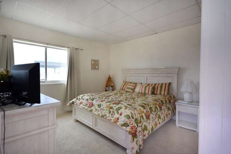 KING-IN-SECOND-BEDROOM