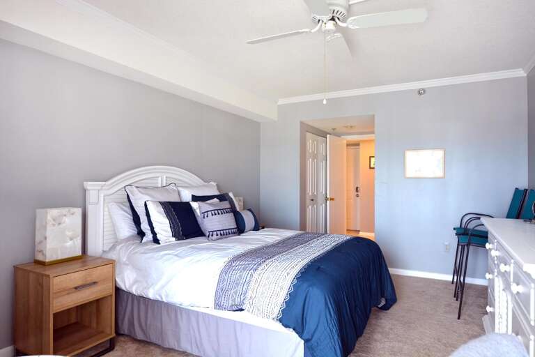 QUEEN-BEDROOM QUEEN-BEDROOM