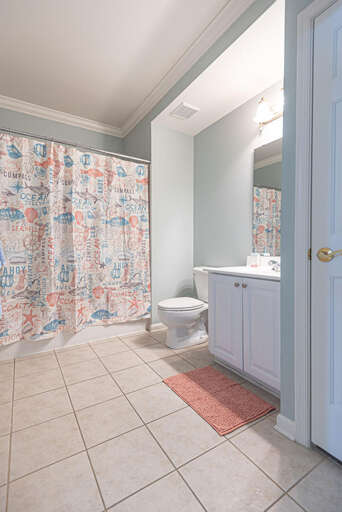 Sunset Island 4E Hall bath Sunset Island 4E Hall bath