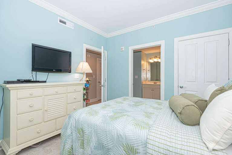 Belmont Towers 602-Third Bedroom Queen with Roll-Away Bed