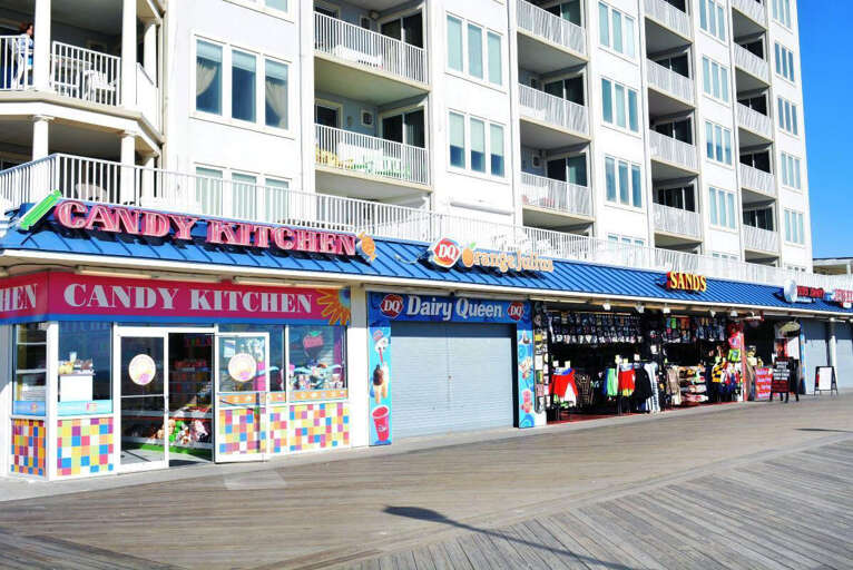 BOARDWALK-STORES-BELOW