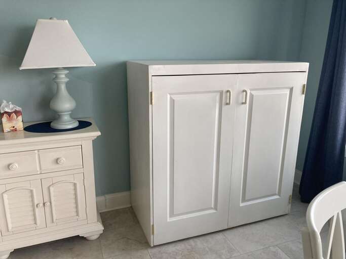 Master BR - King Bed with Small Twin Rollaway