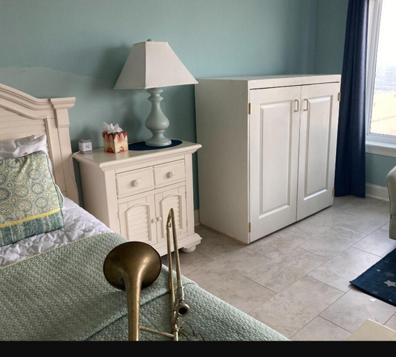 Master BR - King Bed with Small Twin Rollaway