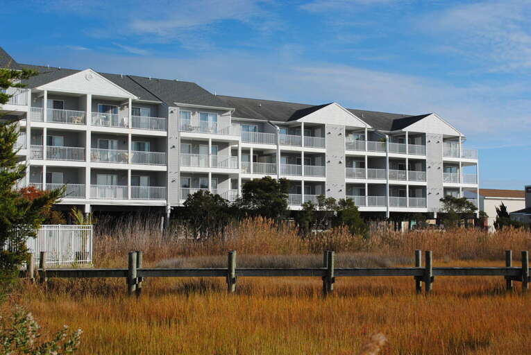 OASIS-ON-THE-BAY OASIS-ON-THE-BAY