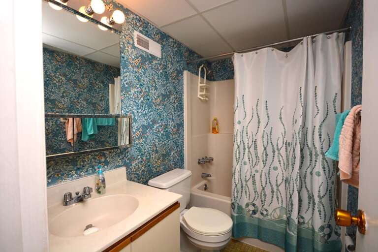 MASTER-BATHROOM MASTER-BATHROOM