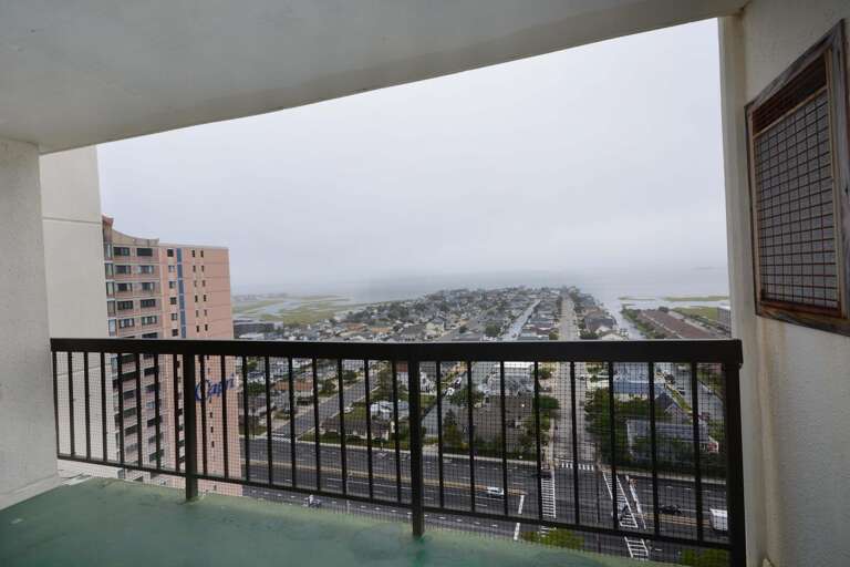 BAYFRONT-FRONT-BALCONY